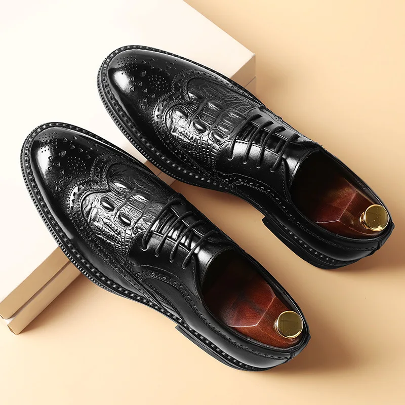 Novo 2023 Moške usnjene čevlje nov vzorec krokodil man lakasto usnje poslovne čevlji toe nasveti moških obleko čevlje velikih velikosti 38-44