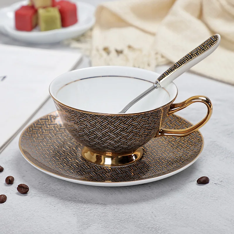 Visoko Kakovostnega Porcelana Skodelice Kave Letnik Keramični In Krožniki Nastavite Kitajski Čaj Pokal Drinkware Za
